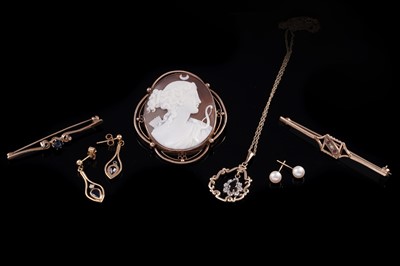 Lot 202 - A carved shell cameo brooch; and other jewellery
