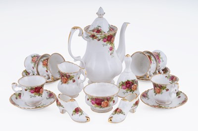 Lot 251 - A Royal Albert ‘Old Country Roses’ coffee service; and other items