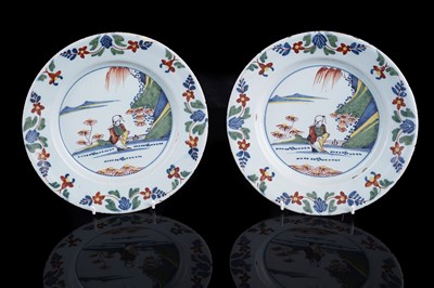 Lot 402 - A pair of Lambeth Delft plates