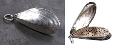 Lot 307 - A Victorian novelty silver vinaigrette, c.1870