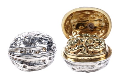 Lot 77 - A Victorian silver naturalistic vinaigrette resembling a walnut by Jane Brownett, London 1887