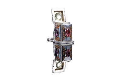 Lot 9 - A rare Victorian novelty Scottish silver and hardstone vinaigrette, 1860-1880