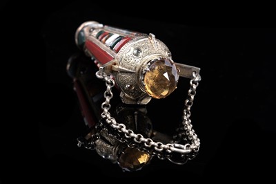 Lot 91 - A Victorian Scottish silvergilt and coloured hardstone vinaigrette, Edinburgh c.1870