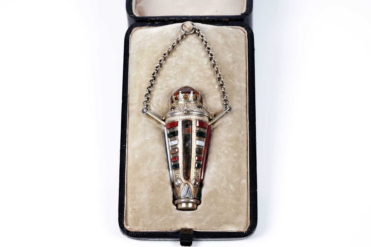 Lot 91 - A Victorian Scottish silvergilt and coloured hardstone vinaigrette, Edinburgh c.1870