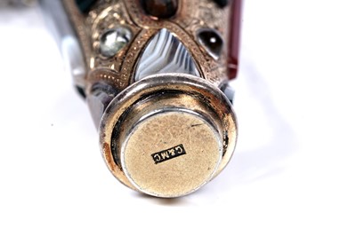 Lot 91 - A Victorian Scottish silvergilt and coloured hardstone vinaigrette, Edinburgh c.1870