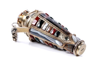 Lot 91 - A Victorian Scottish silvergilt and coloured hardstone vinaigrette, Edinburgh c.1870