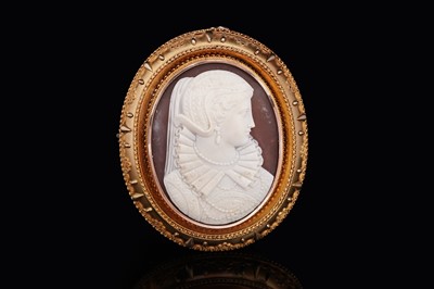 Lot 667 - A fine Victorian carved shell cameo brooch