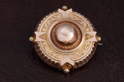 Lot 36 - A Victorian Etruscan revival brooch