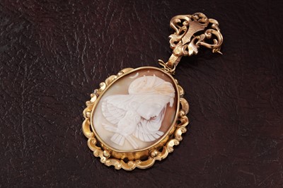 Lot 671 - A cameo brooch; and mount