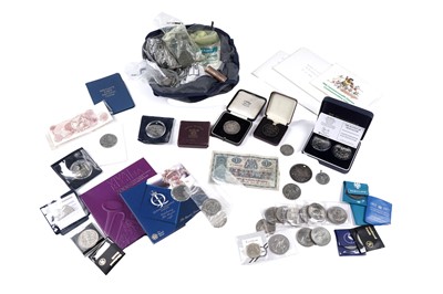 Lot 369 - A collection of British coins and bank notes