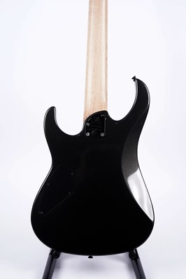 Lot 141 - A Washburn WG-587