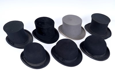 Lot 409 - A collection of hats