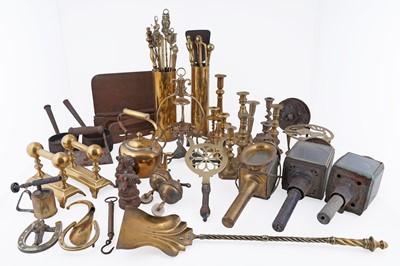 Lot 302 - A large collection of brass wares
