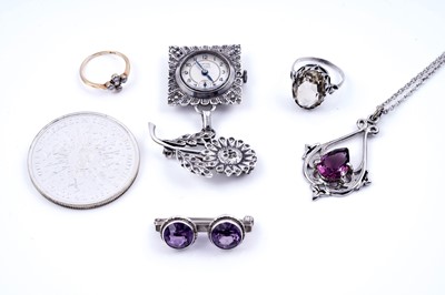 Lot 187 - Early 20th Century jewellery, including a quatrefoil diamond ring