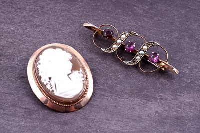 Lot 179 - An Edwardian openwork bar brooch; and a cameo brooch