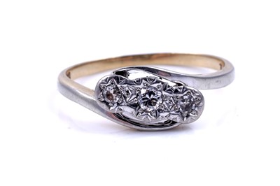 Lot 181 - An early 20th Century three-stone diamond ring | c.1940s