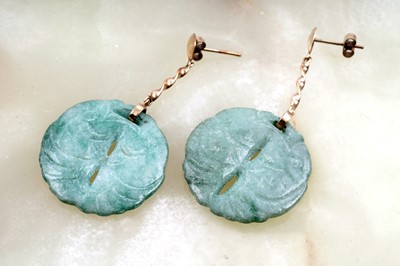 Lot 41 - A pair of jadeite pendant earrings