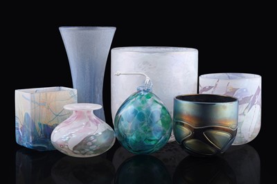 Lot 286 - A collection of studio glassware