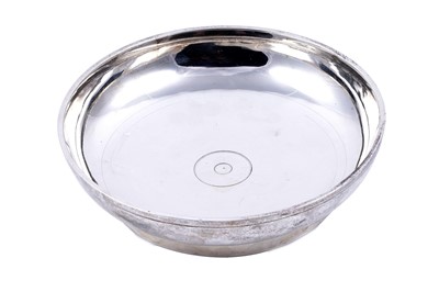 Lot 389 - A George V Scottish silver dish of shallow circular form