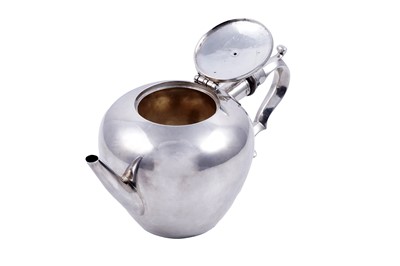 Lot 390 - A rare George I Scottish silver teapot shaped like an apple