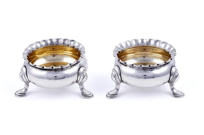 Lot 401 - A pair of George III Scottish silver salts of cauldron form