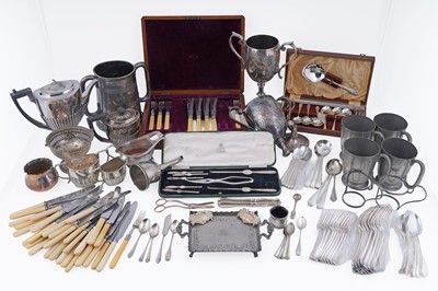 Lot 299 - A collection of metalware