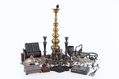 Lot 308 - A collection of silver plated items
