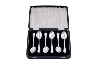Lot 262 - A cased set of George V silver coffee spoons