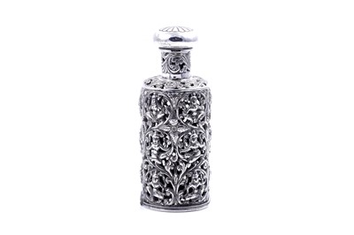 Lot 276 - An early 20th Century Anglo-Indian silver scent bottle cover