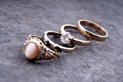 Lot 95 - Four modern 9ct gold rings