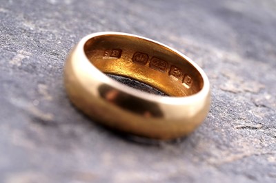 Lot 47 - An early 20th Century 22ct gold wedding ring