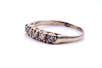 Lot 49 - A modern five-stone diamond ring