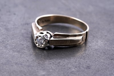 Lot 50 - A mid 20th Century illusion-set single stone diamond ring