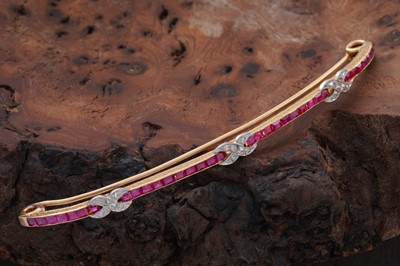 Lot 675 - An Edwardian ruby and diamond hair slide