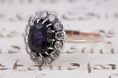 Lot 478 - A sapphire and diamond cluster ring
