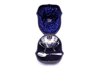Lot 213 - An Edwardian silver art nouveau Christening bowl