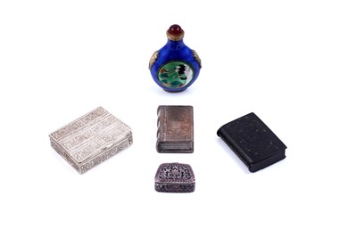 Lot 325 - A mixed lot including a vulcanite vesta case commemorating the coronation of King Edward VI