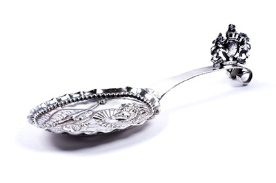 Lot 212 - A Dutch silver bonbon spoon depicting Queen Elizabeth I