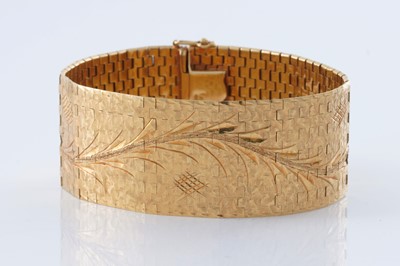 Lot 677 - A 20th Century 14ct gold cuff bracelet