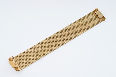 Lot 677 - A 20th Century 14ct gold cuff bracelet