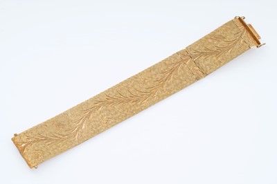 Lot 677 - A 20th Century 14ct gold cuff bracelet
