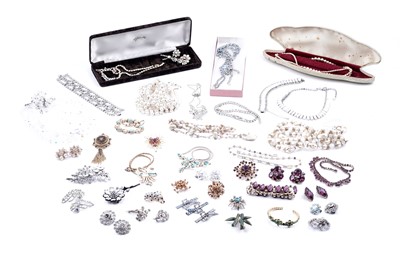 Lot 125 - Mid-20th Century modern costume jewellery