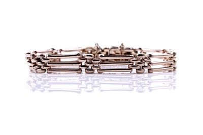 Lot 193 - An early 20th Century 9ct rose gold gate-link bracelet