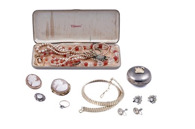 Lot 195 - A modern carved shell cameo brooch; and other jewellery