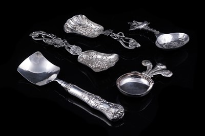 Lot 256 - Georgian and later silver caddy spoons