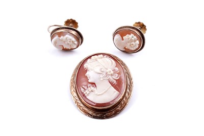 Lot 41 - Modern 9ct gold and carved shell cameo brooch and earrings