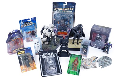 Lot 433 - A collection of Star Wars figurines