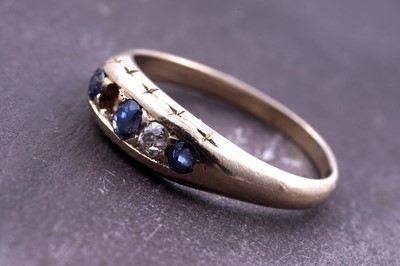 Lot 108 - An Edwardian sapphire and diamond ring