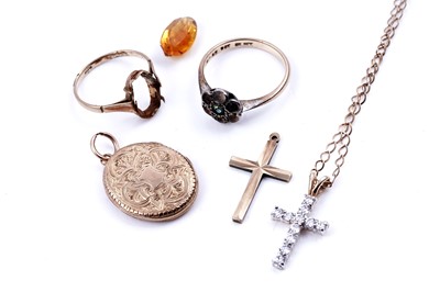 Lot 109 - Gold jewellery including two cruciform pendants