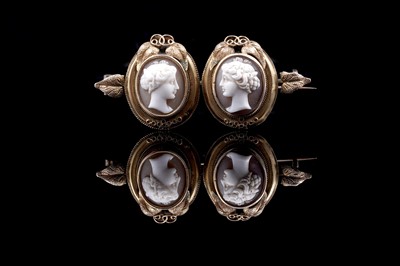 Lot 130 - A Victorian Etruscan Revival carved shell cameo brooch